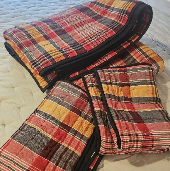 Pottery Barn Plaid Quilt Queen Size With 2 Matching Shams - Picture 1 of 7